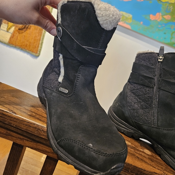 Oboz thinsulate wool and suede boots - Picture 4 of 16